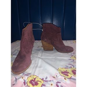 Maroon suede women’s bootie